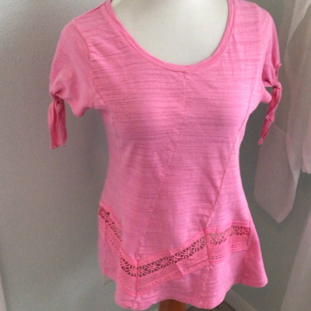 Onque Casual - Women’s Pink Scoop Neck Top with Crochet Trim